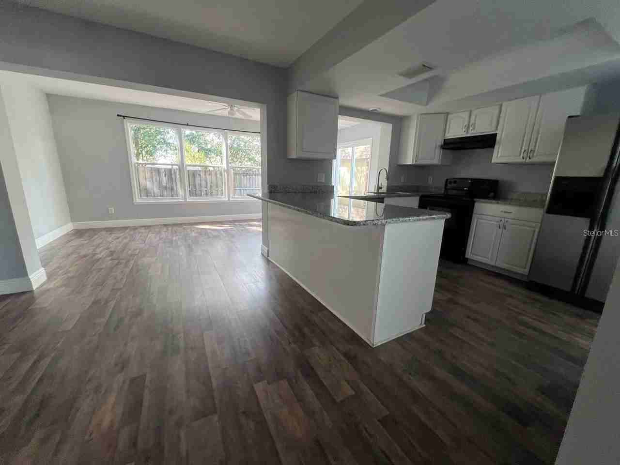 2072 Los Lomas Dr - Photo 3 of 22