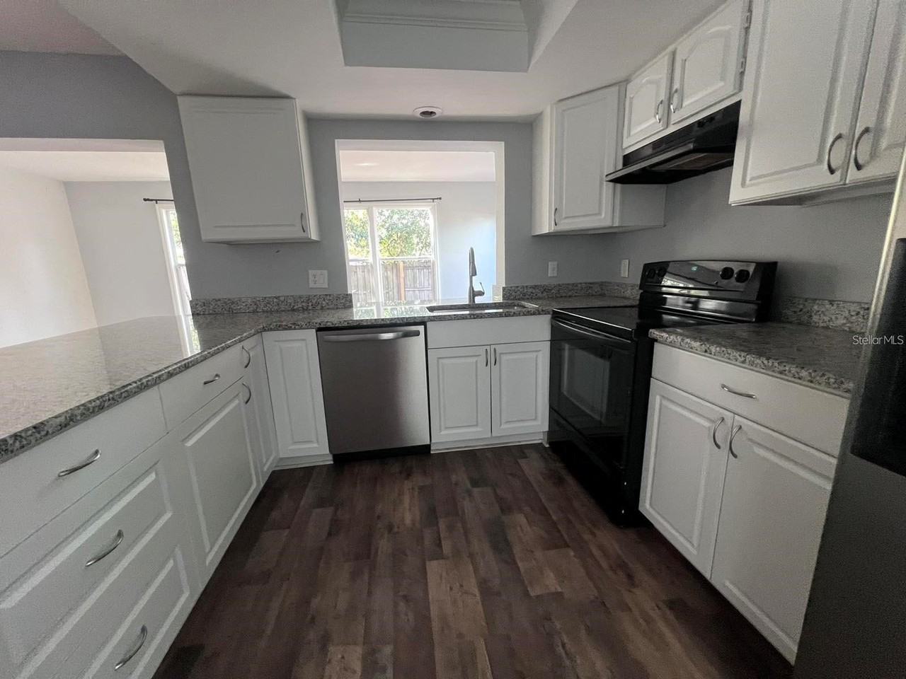 2072 Los Lomas Dr - Photo 5 of 22