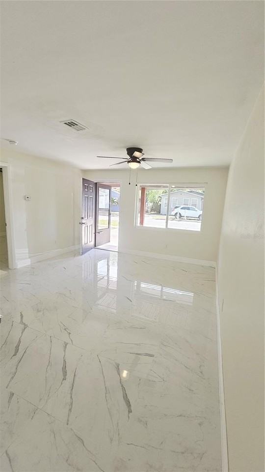 708 Pennsylvania Ave - Photo 4 of 10