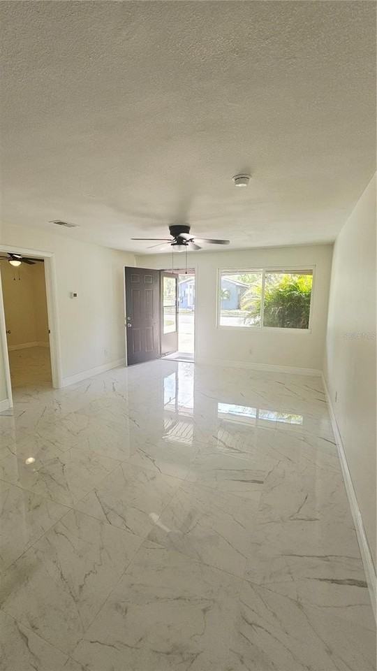 710 Pennsylvania Ave - Photo 3 of 10