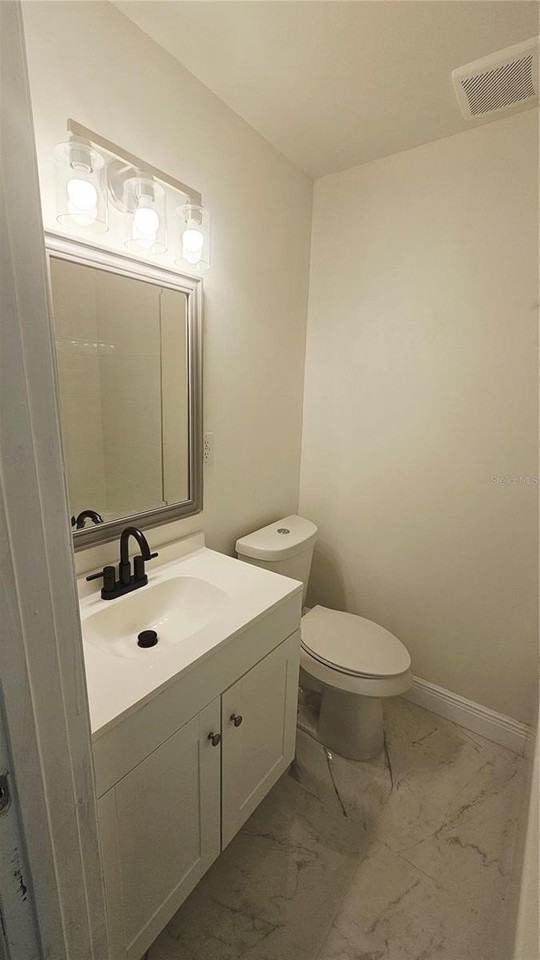 710 Pennsylvania Ave - Photo 6 of 10