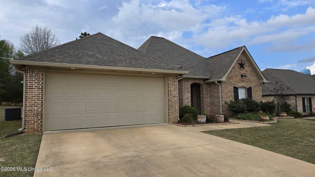 139 Coventry Ln - Photo 2 of 50