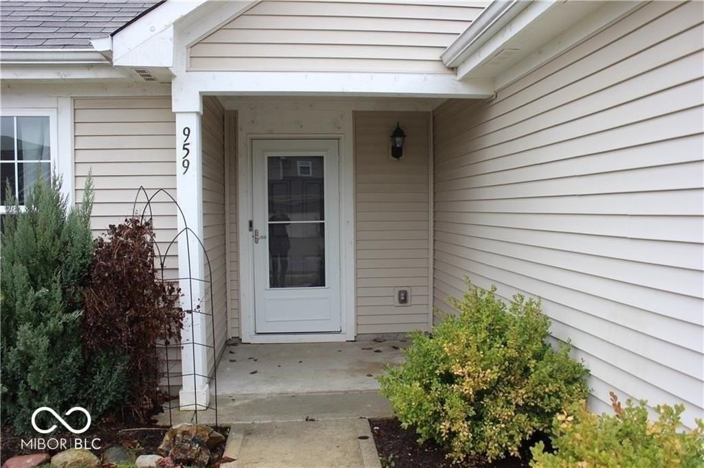 959 Retford Dr - Photo 4 of 27