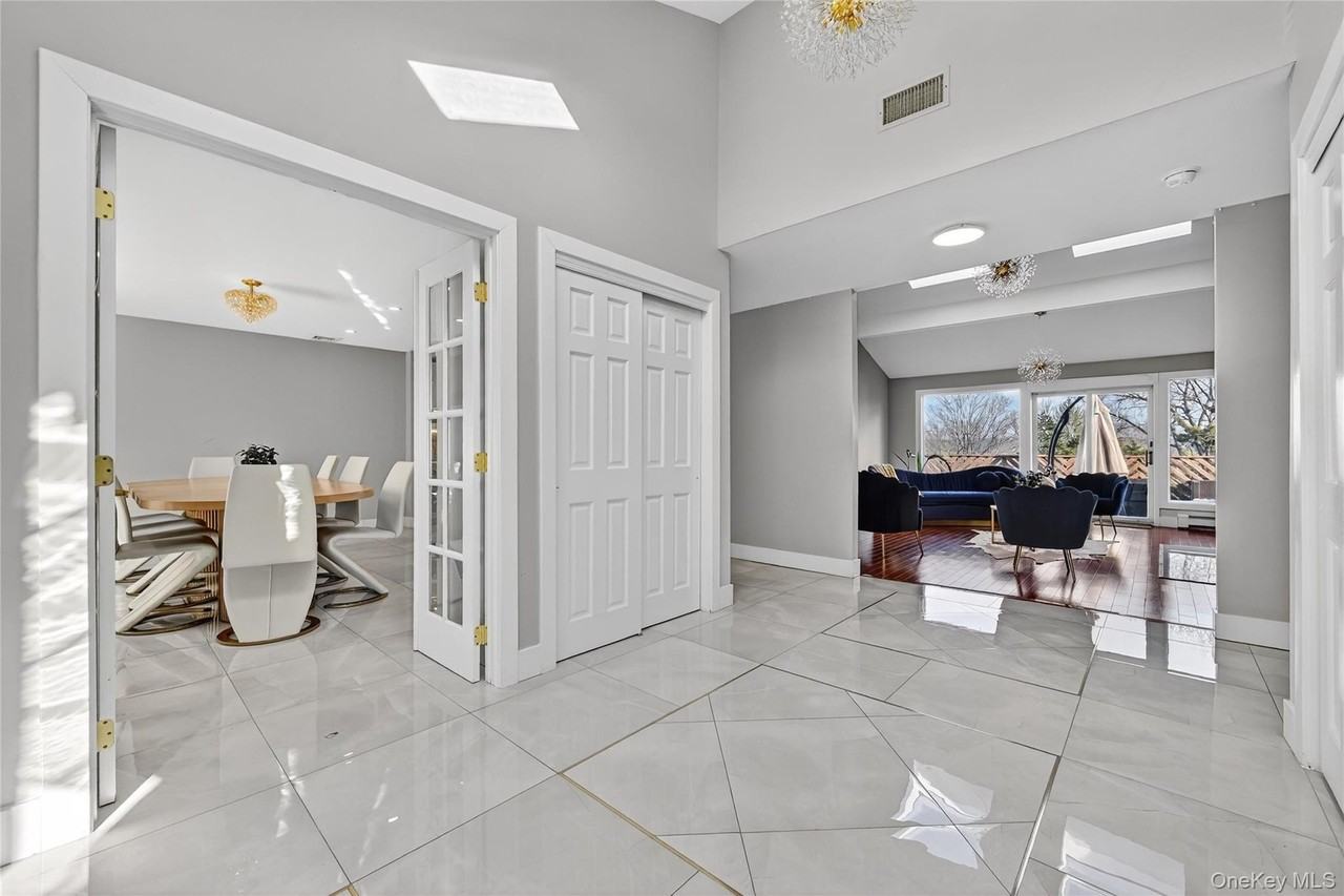 66 Murray Dr - Photo 3 of 37