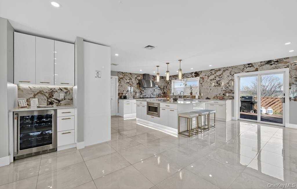 66 Murray Dr - Photo 5 of 37