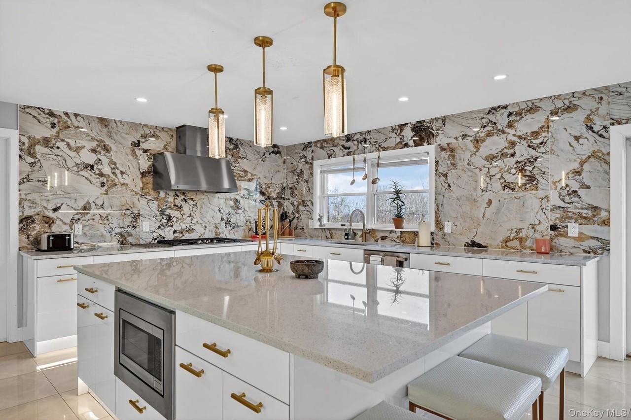 66 Murray Dr - Photo 6 of 37