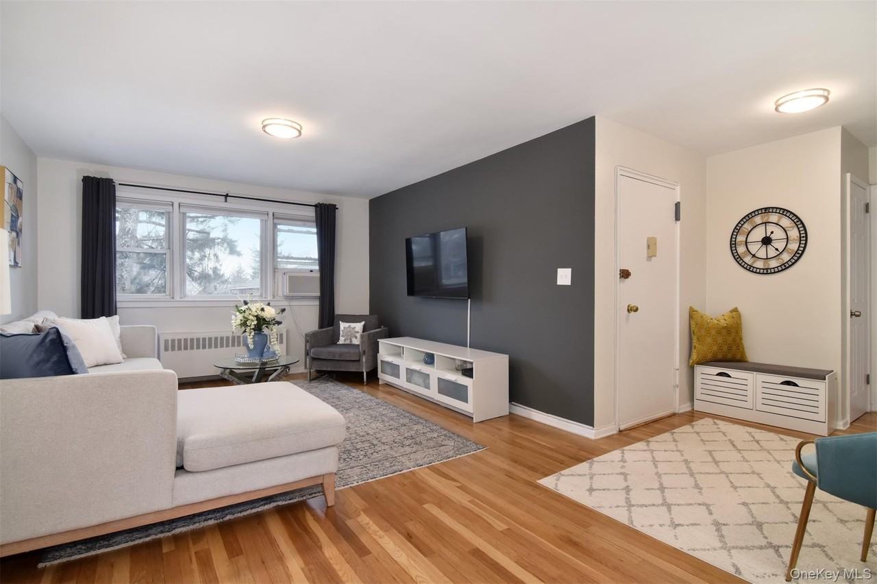 140 N Broadway #C4 - Photo 4 of 21