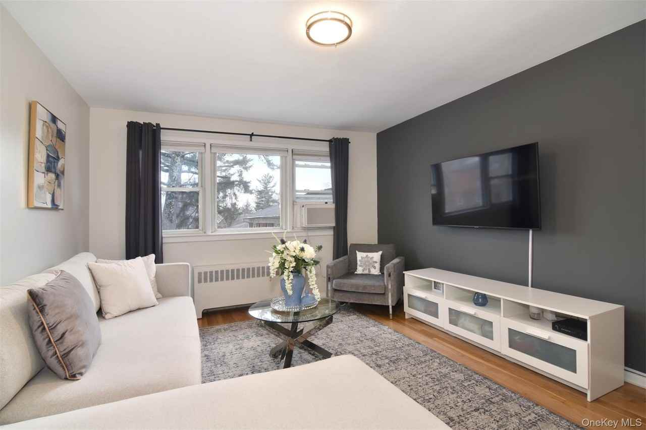 140 N Broadway #C4 - Photo 6 of 21