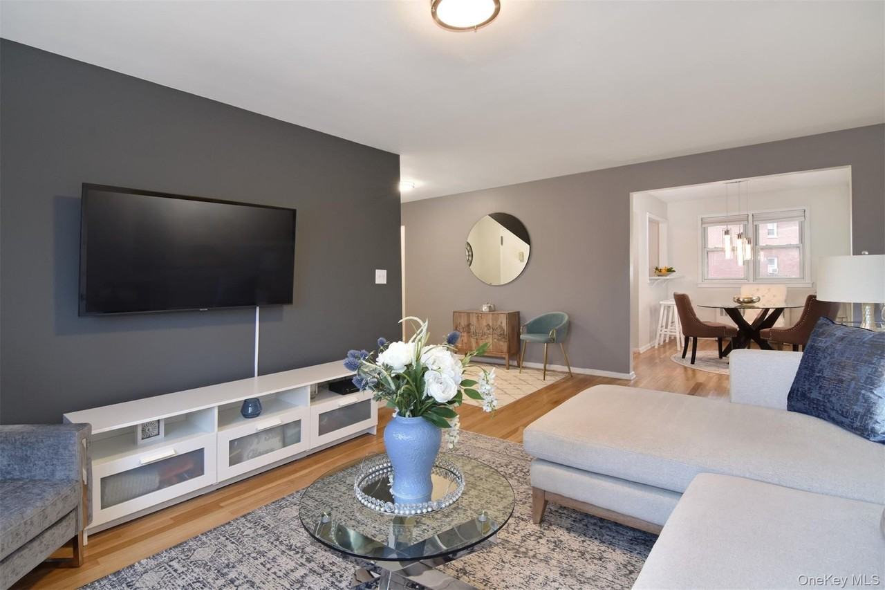 140 N Broadway #C4 - Photo 7 of 21