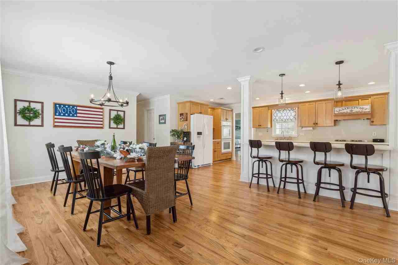 144 Manor Ln - Photo 4 of 25