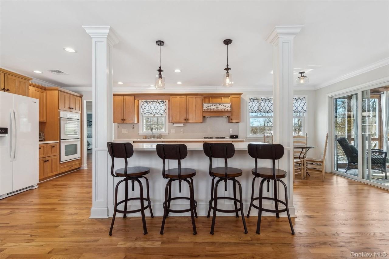 144 Manor Ln - Photo 5 of 25