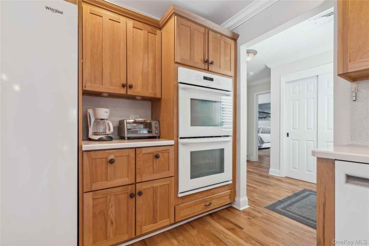 144 Manor Ln - Photo 6 of 25