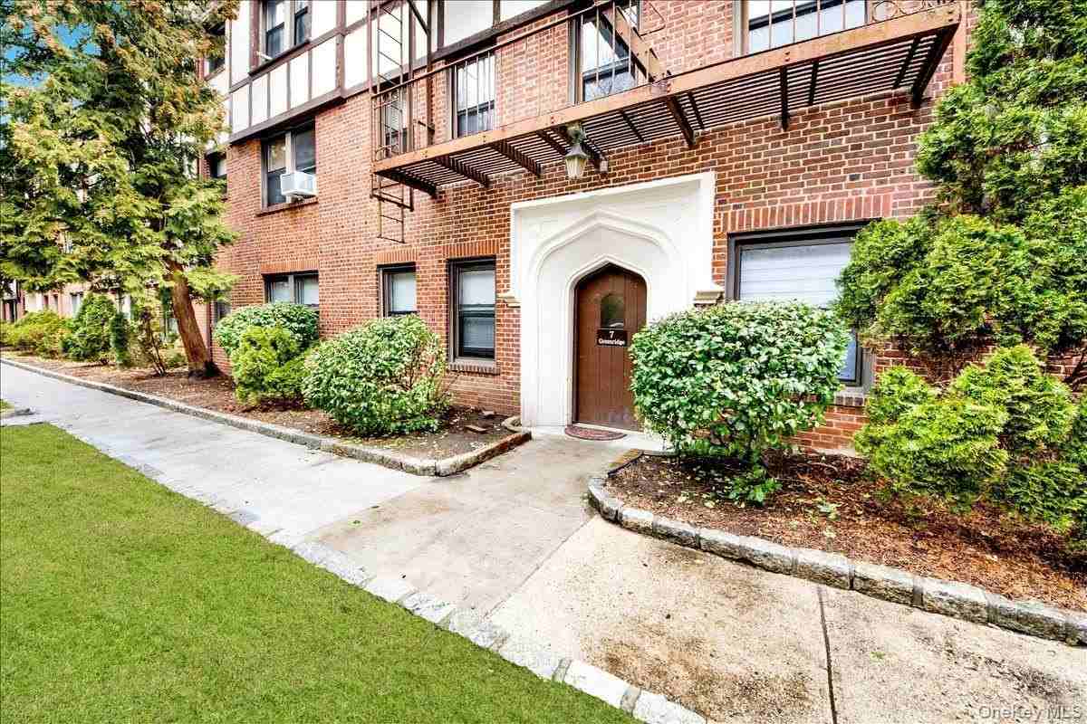 7 Greenridge Ave Apt 8b - Photo 2 of 20