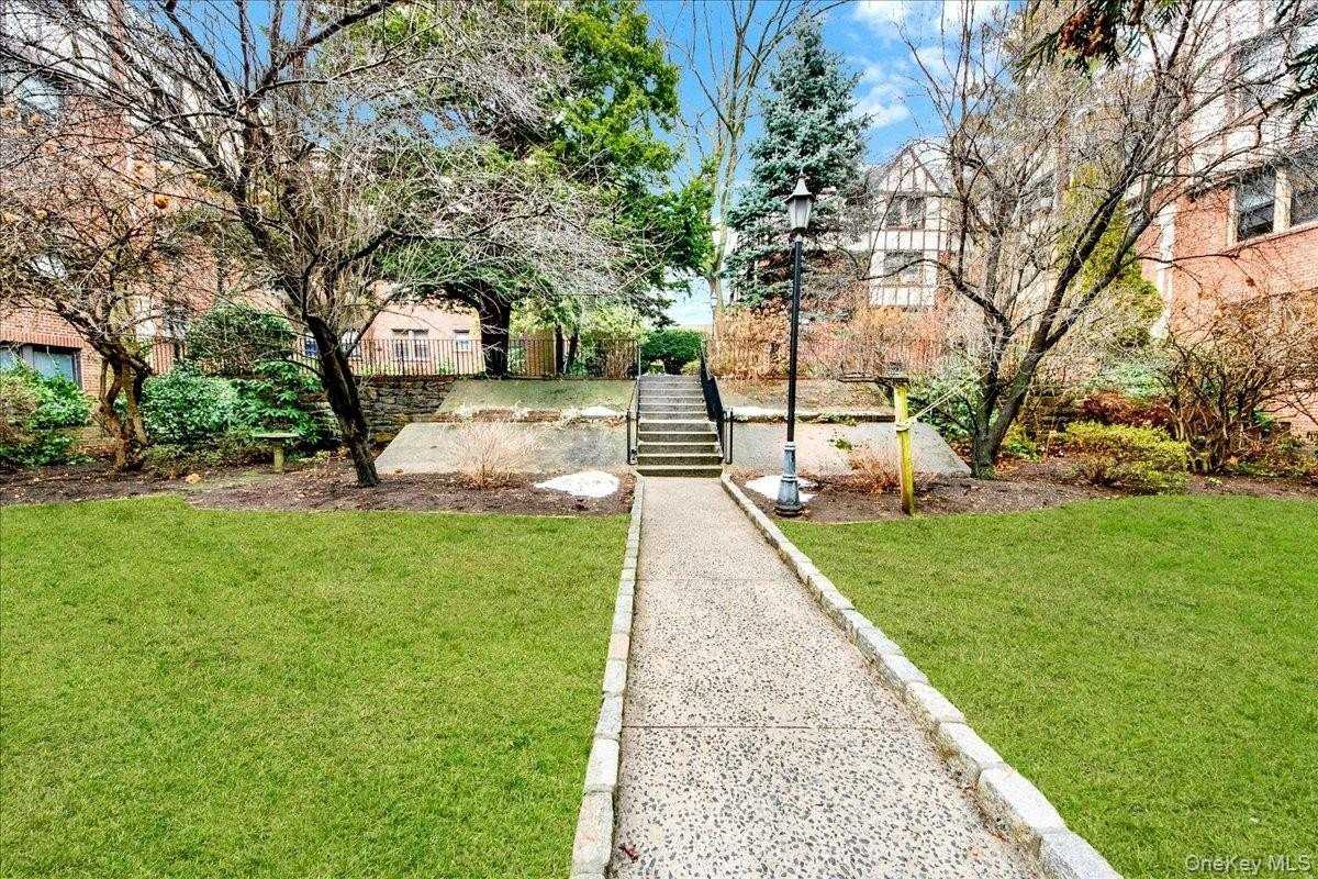 7 Greenridge Ave Apt 8b - Photo 3 of 20