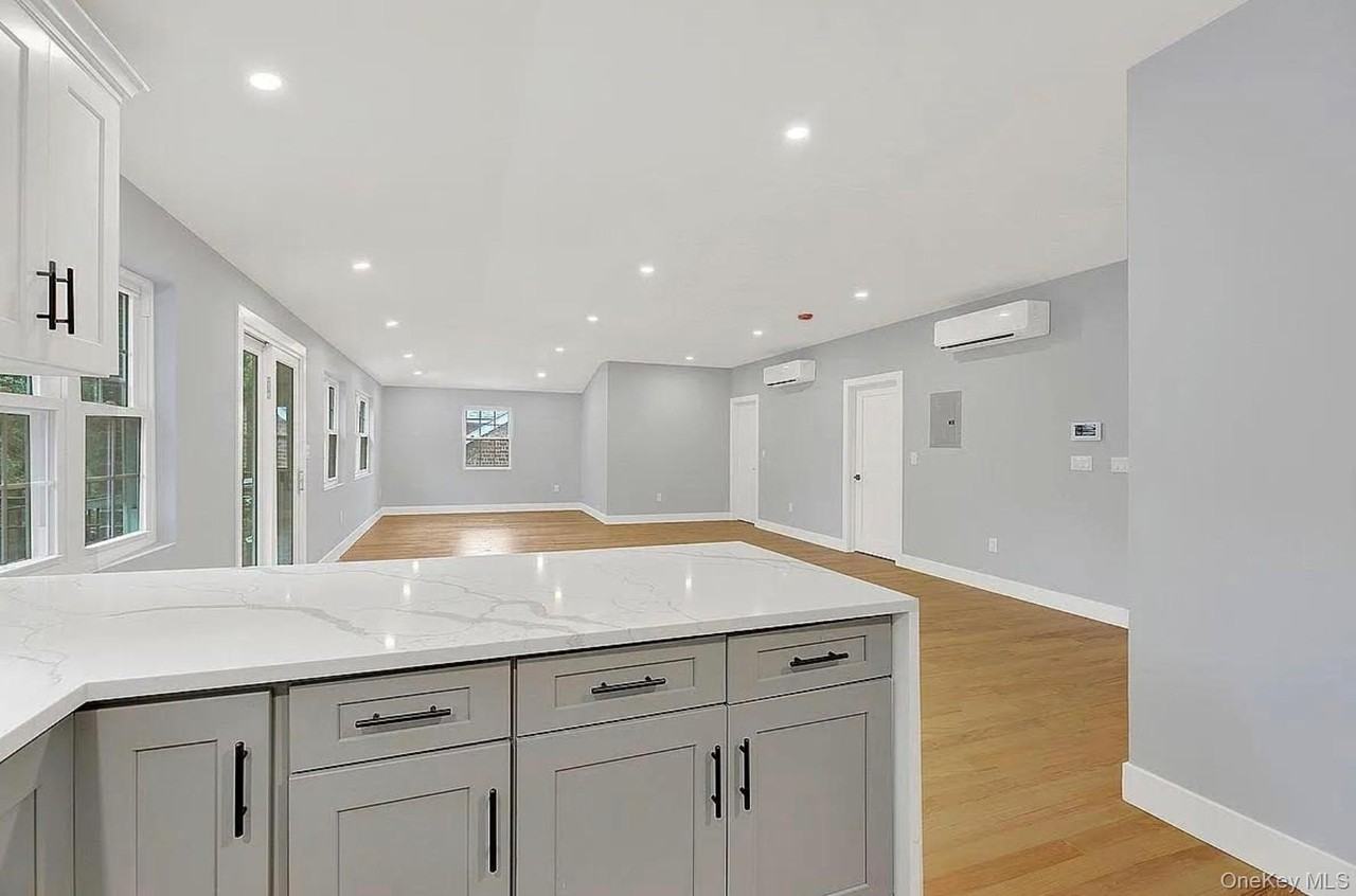 11041 172nd St - Photo 2 of 9