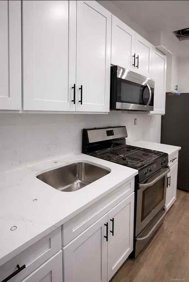 9807 37th Ave - Photo 3 of 5