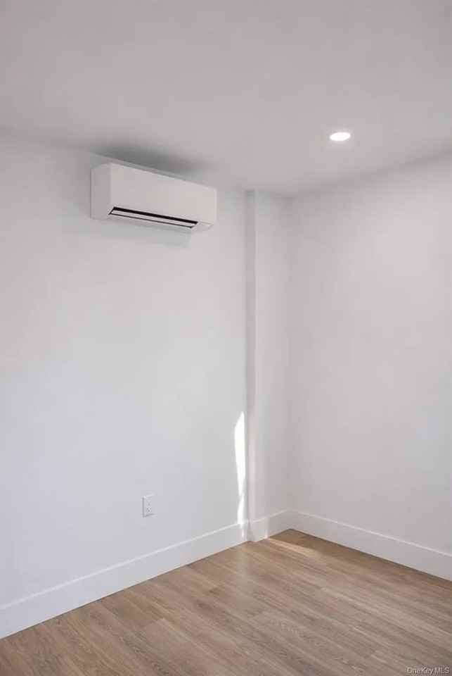 9807 37th Ave - Photo 4 of 5