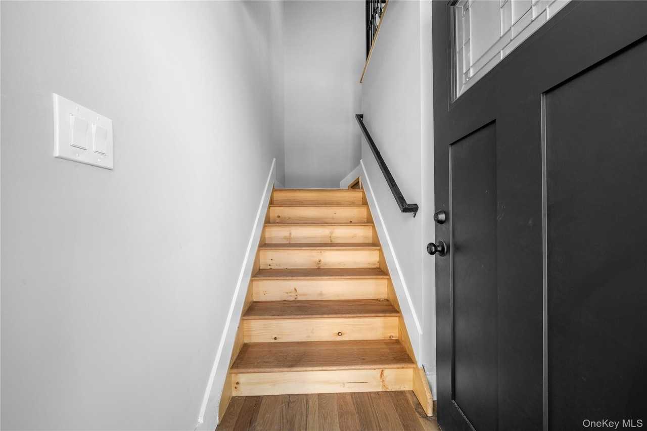 21916 141st Ave Unit 2 - Photo 3 of 22