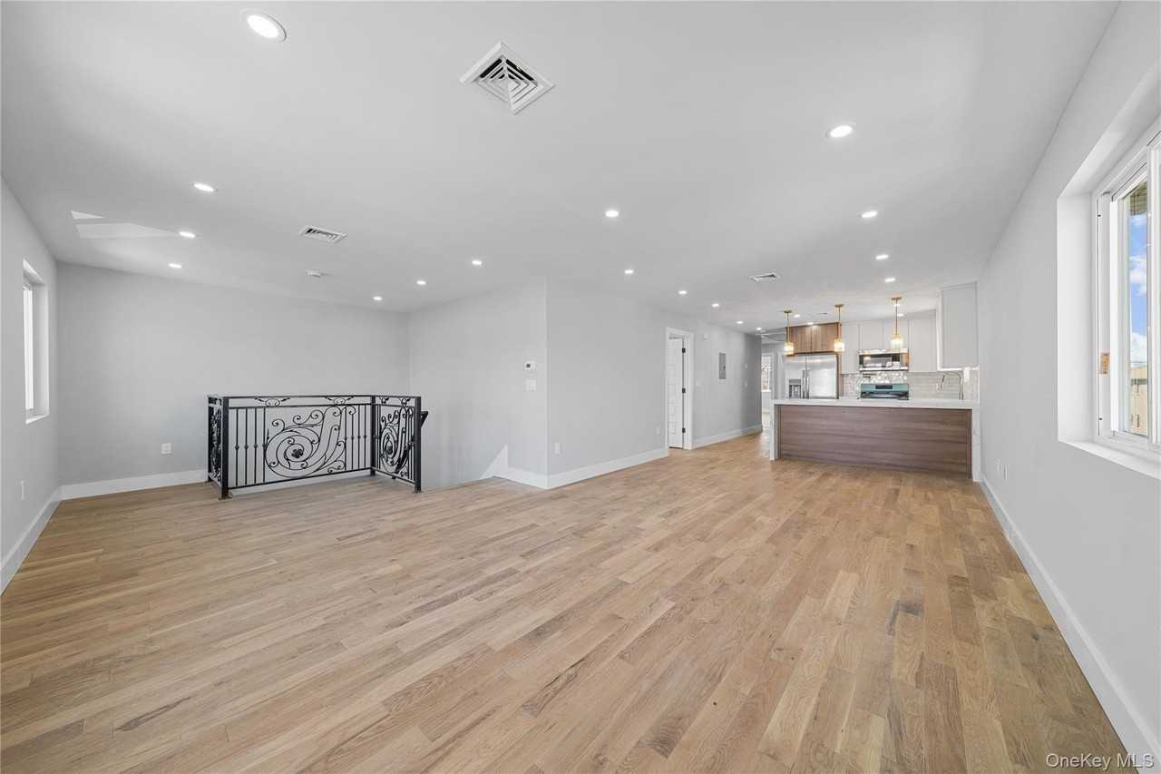 21916 141st Ave Unit 2 - Photo 5 of 22