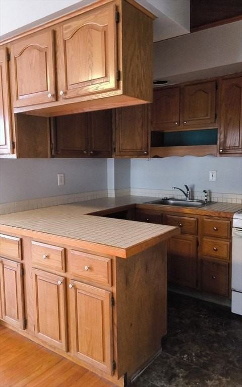 212 Lowell St #2W - Photo 3 of 9