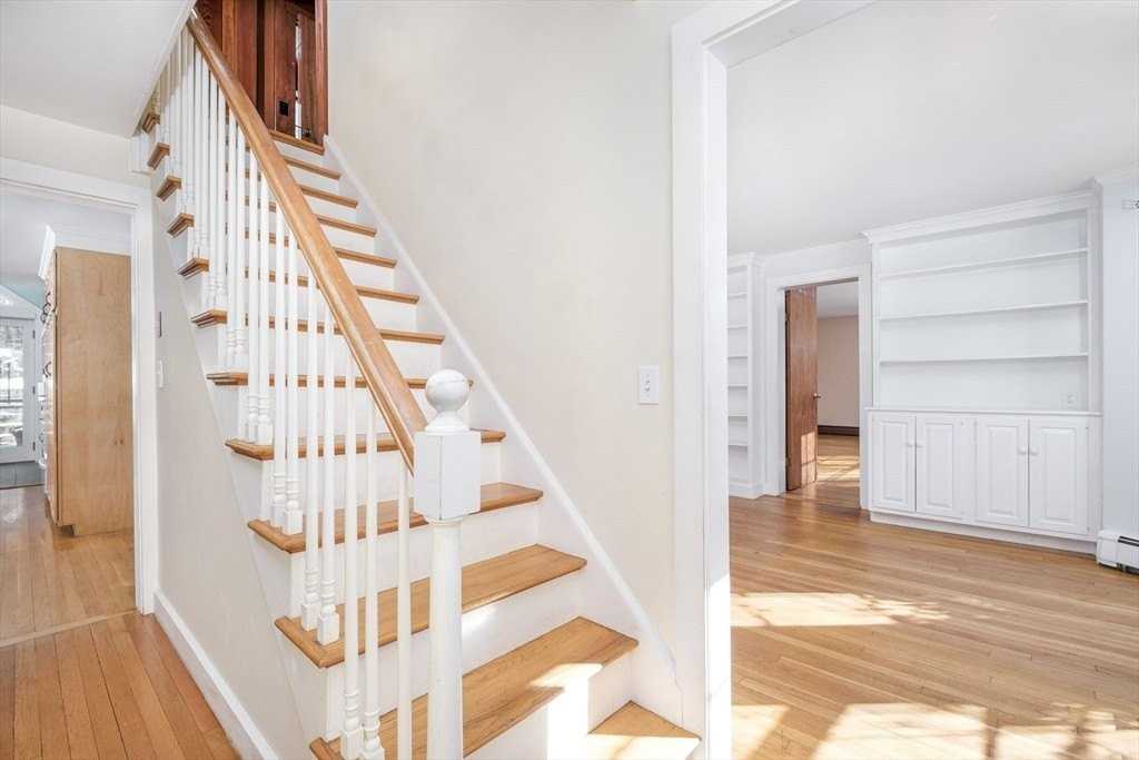 445 Glen Rd - Photo 2 of 21