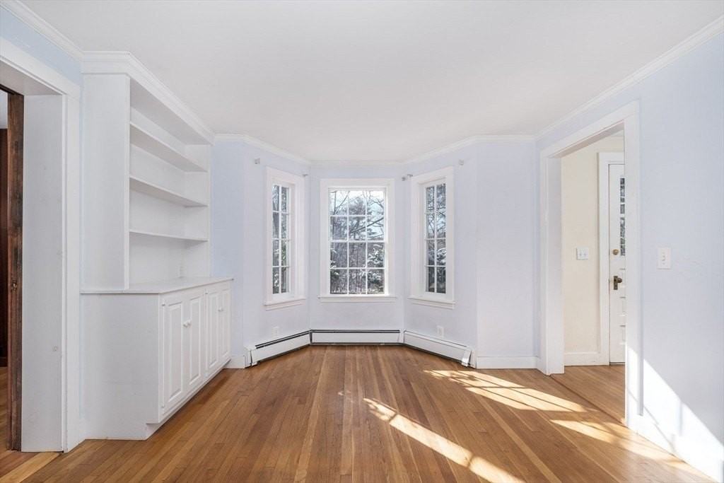 445 Glen Rd - Photo 4 of 21