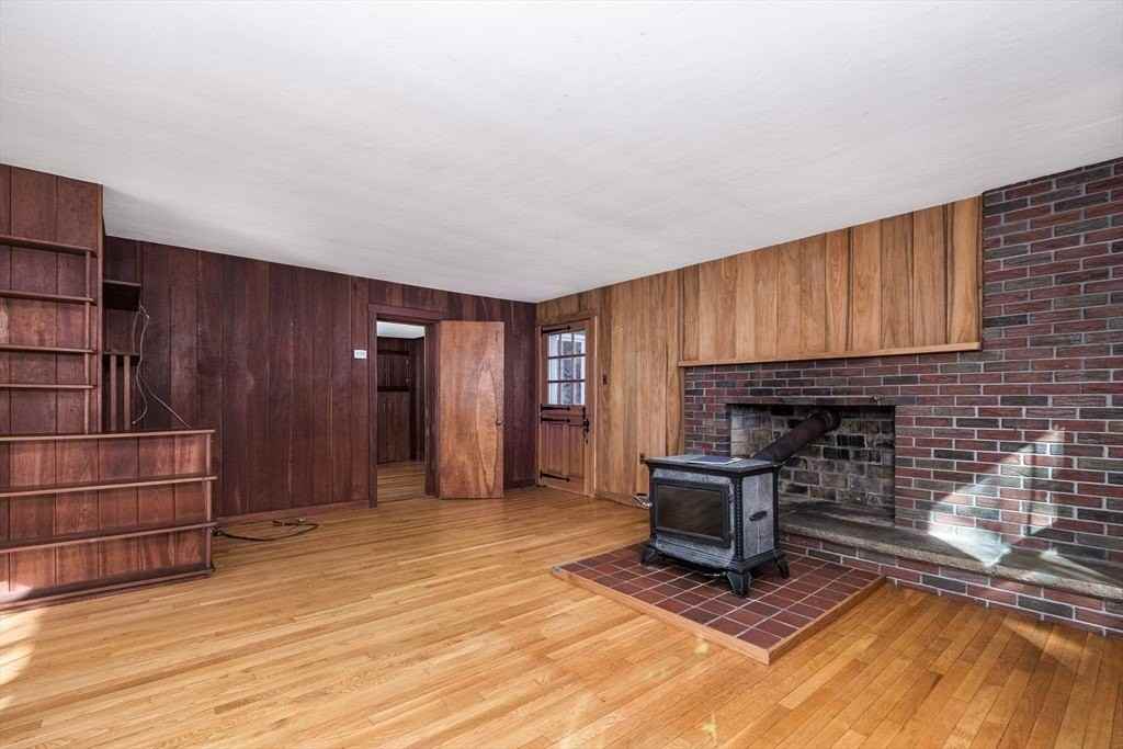 445 Glen Rd - Photo 6 of 21