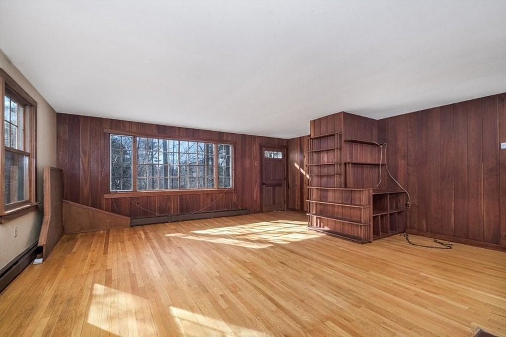 445 Glen Rd - Photo 7 of 21