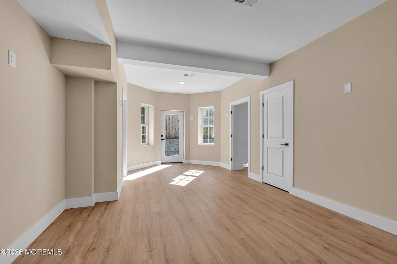 39 Seadrift Ave - Photo 5 of 20