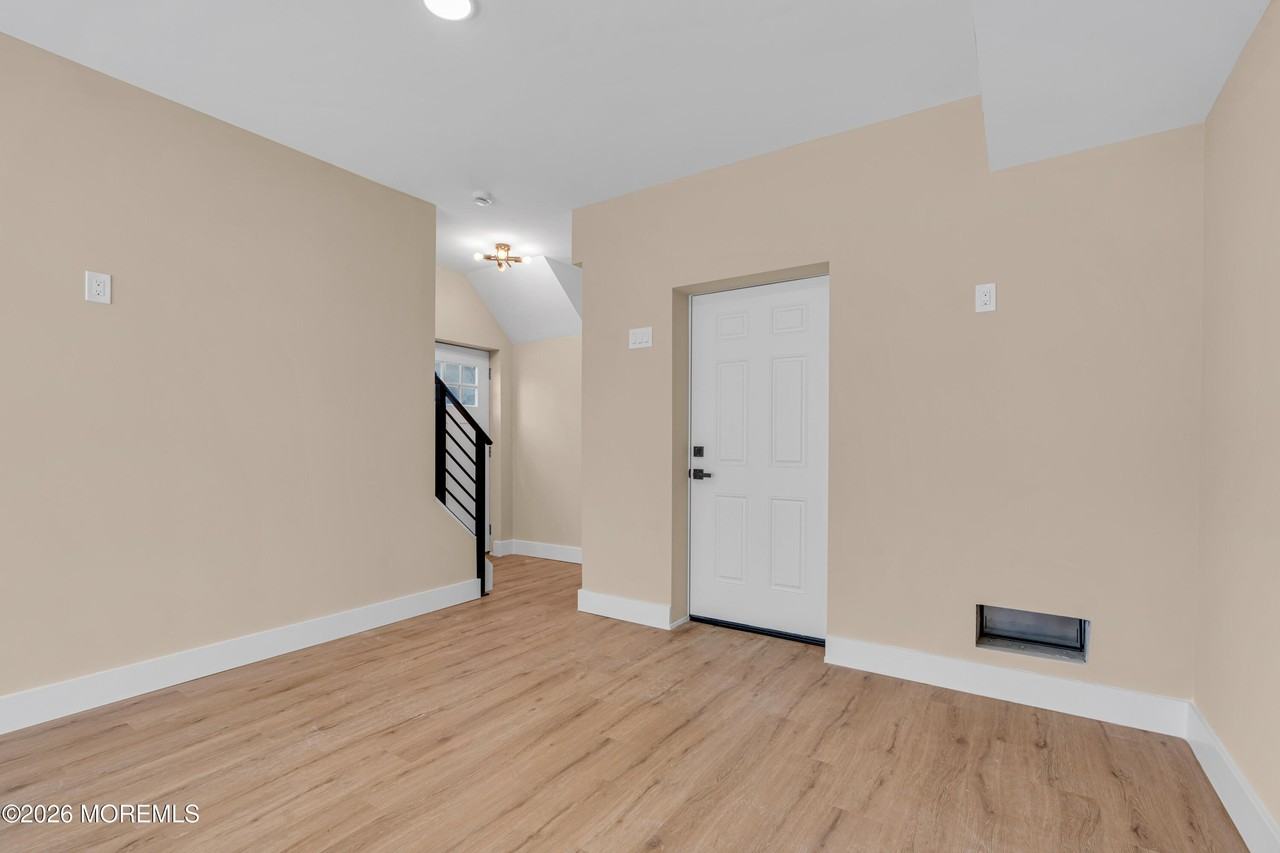 39 Seadrift Ave - Photo 6 of 20