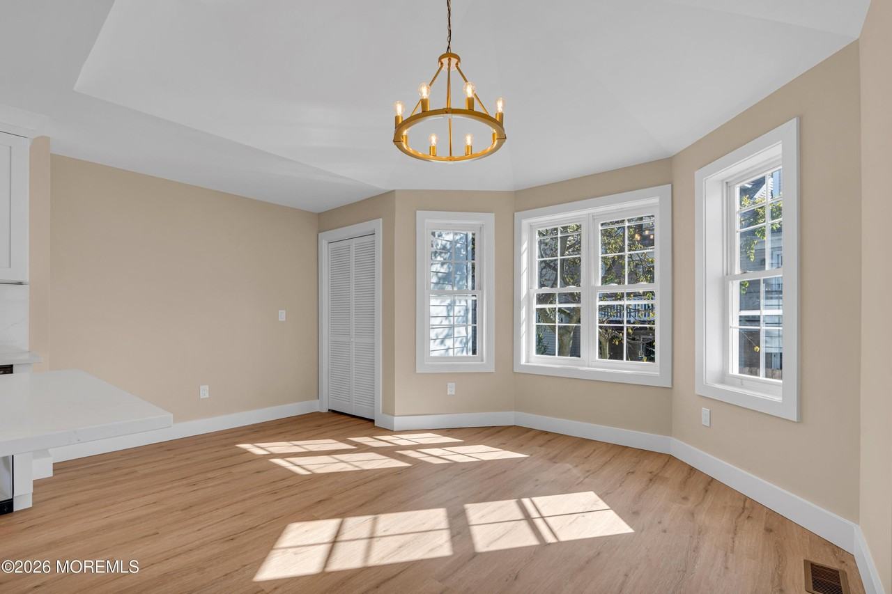 39 Seadrift Ave - Photo 7 of 20