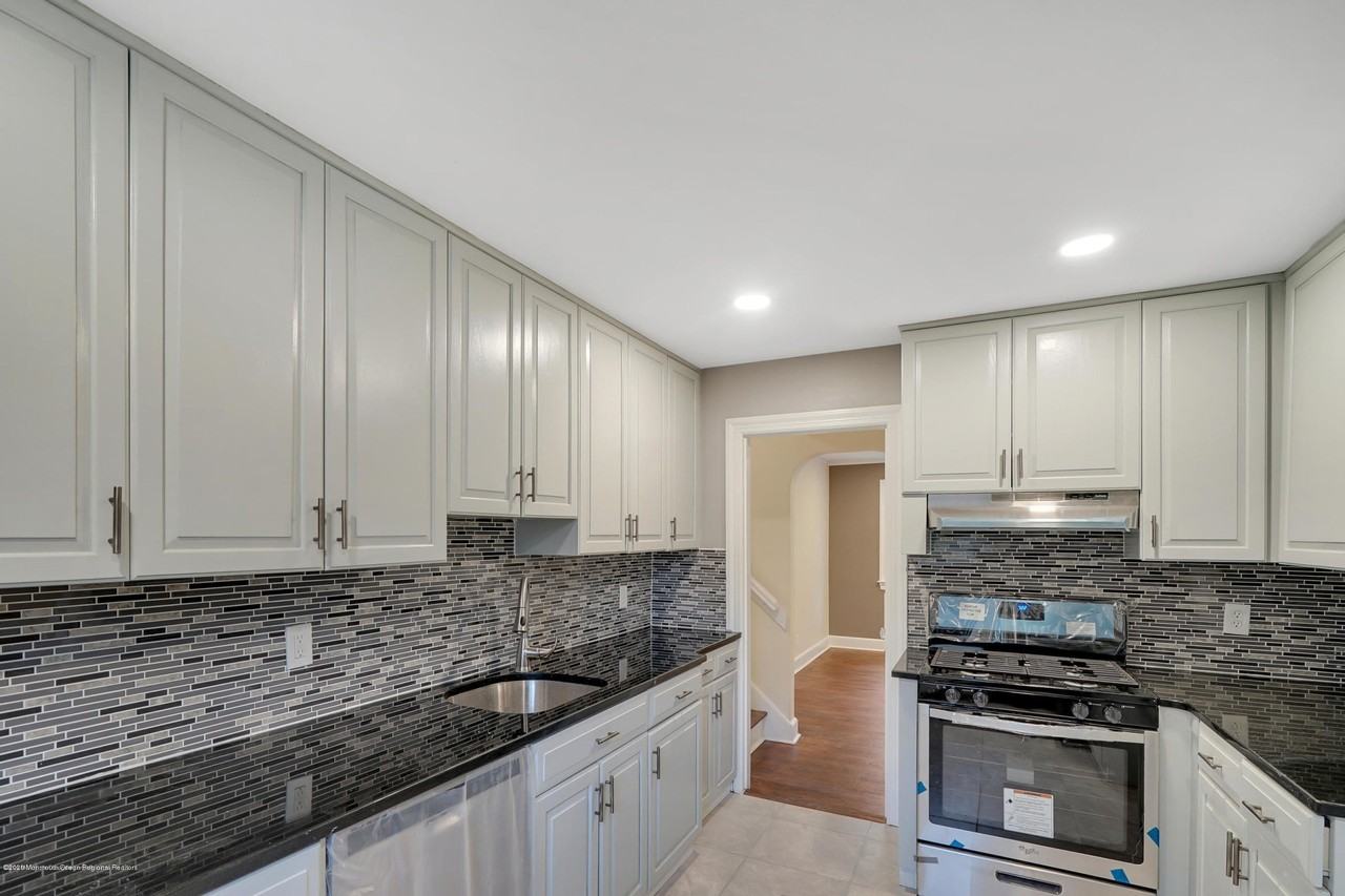 407 Redmond Ave - Photo 6 of 19