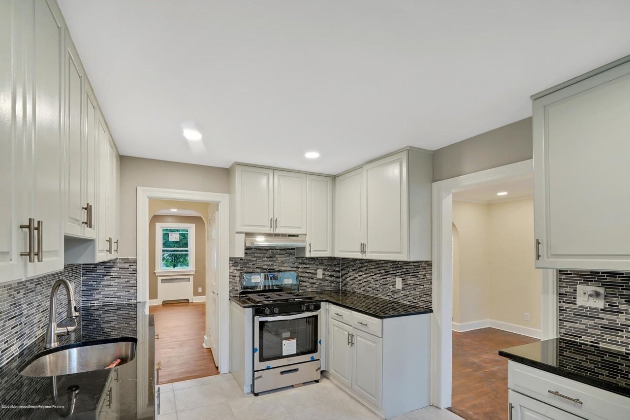 407 Redmond Ave - Photo 7 of 19