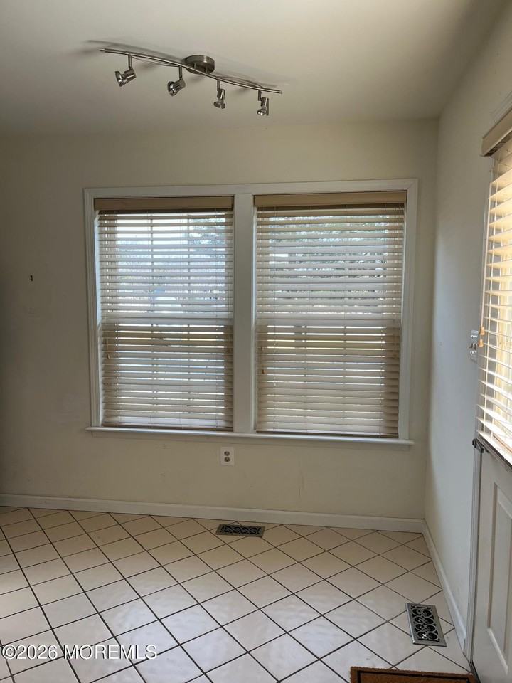 27C Benjamin Franklin Dr - Photo 2 of 18