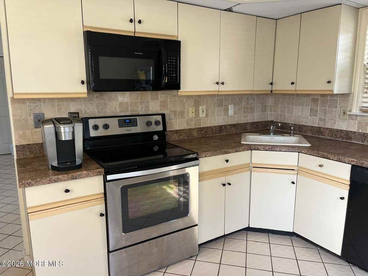 27C Benjamin Franklin Dr - Photo 6 of 18