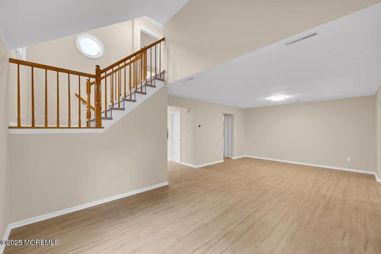 4 Cooper Ct - Photo 3 of 23