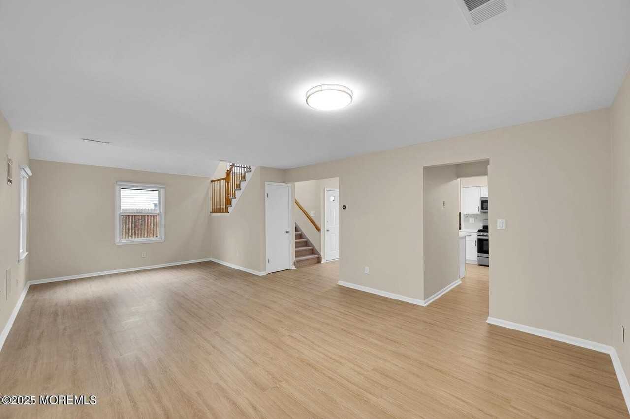 4 Cooper Ct - Photo 5 of 23