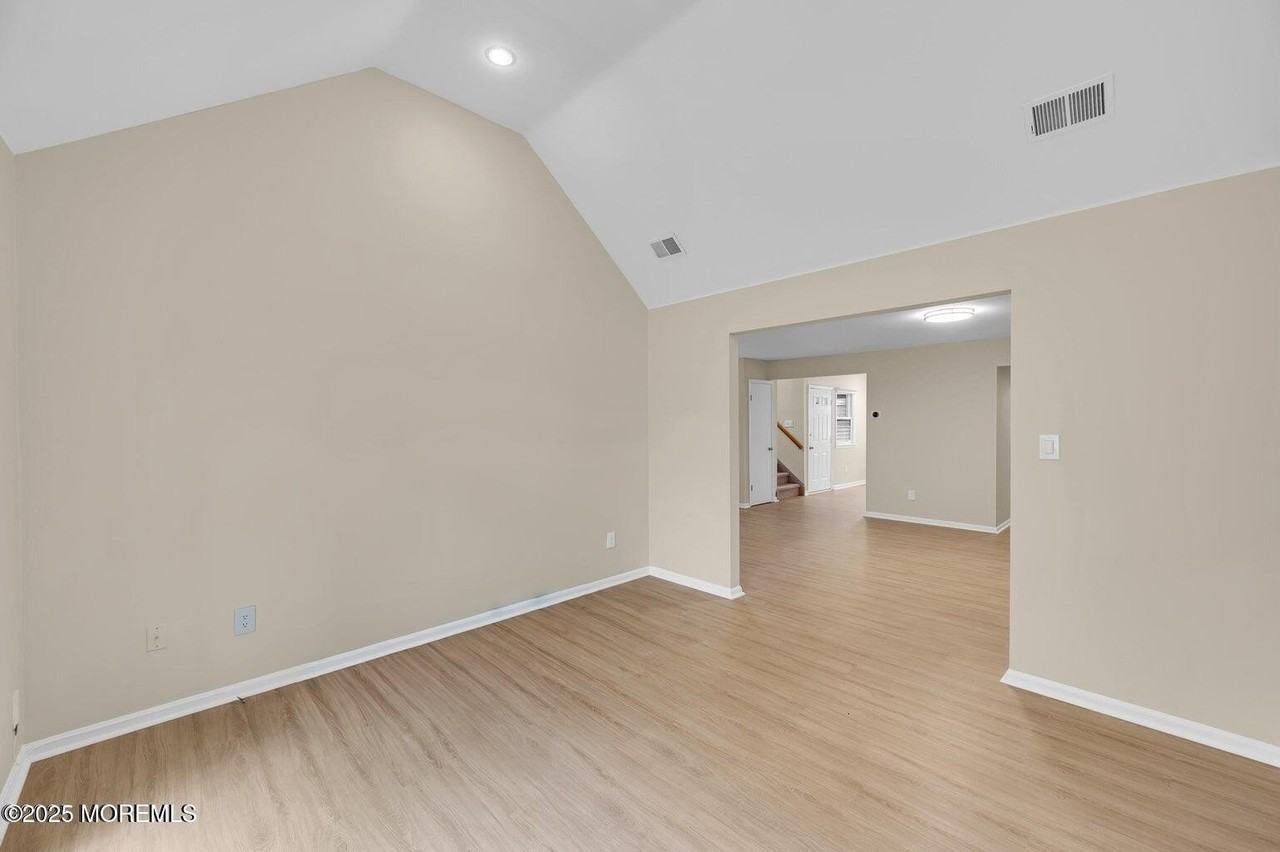 4 Cooper Ct - Photo 6 of 23