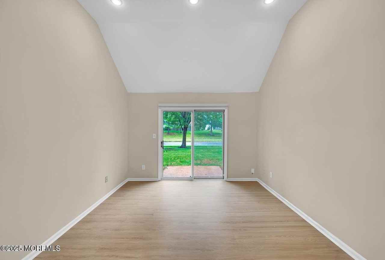4 Cooper Ct - Photo 7 of 23
