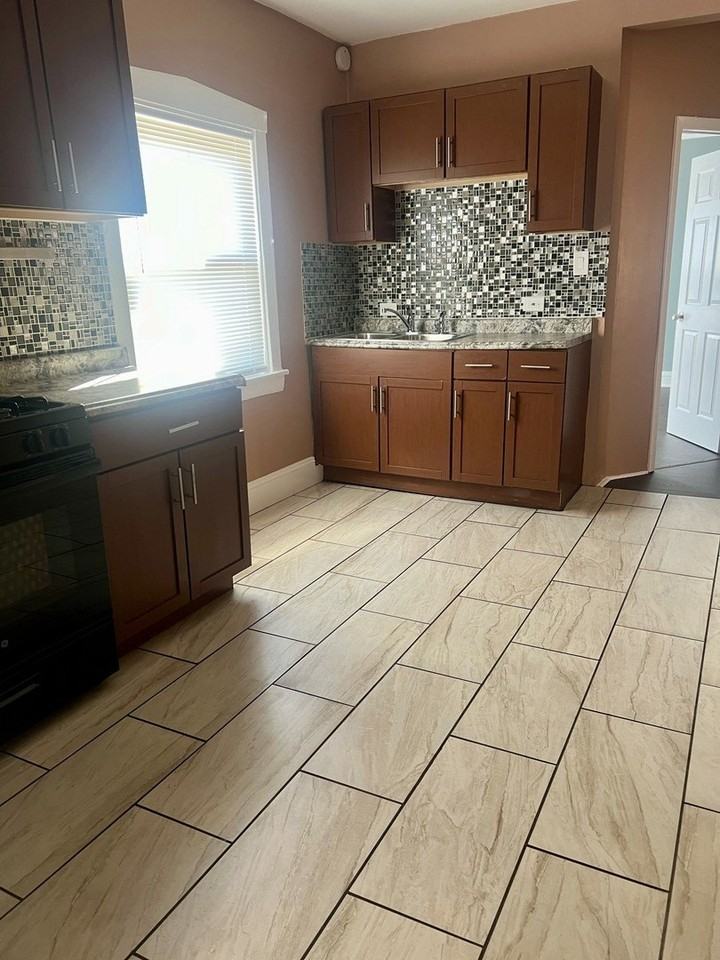 47 S 20th Ave - Photo 3 of 7