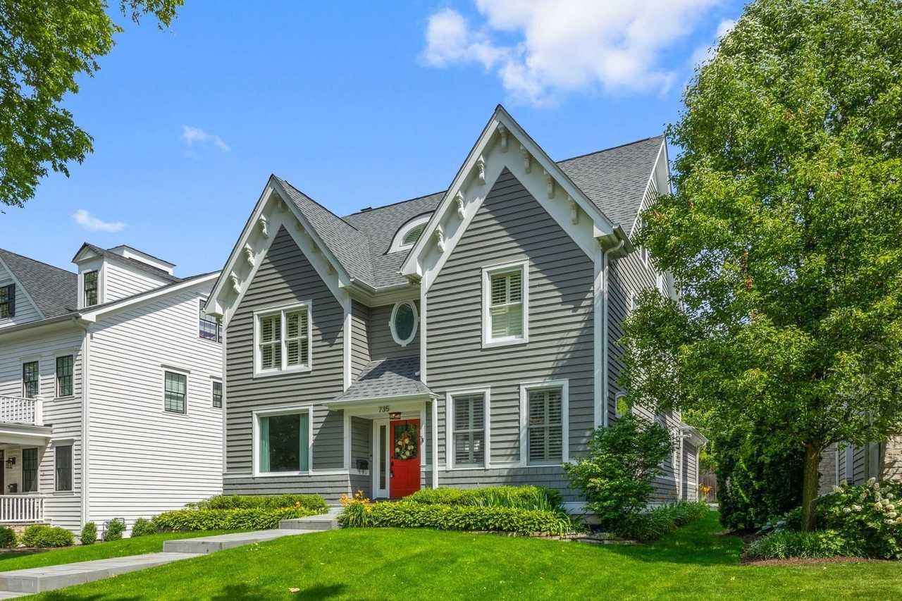 735 W 8th St - Photo 2 of 44