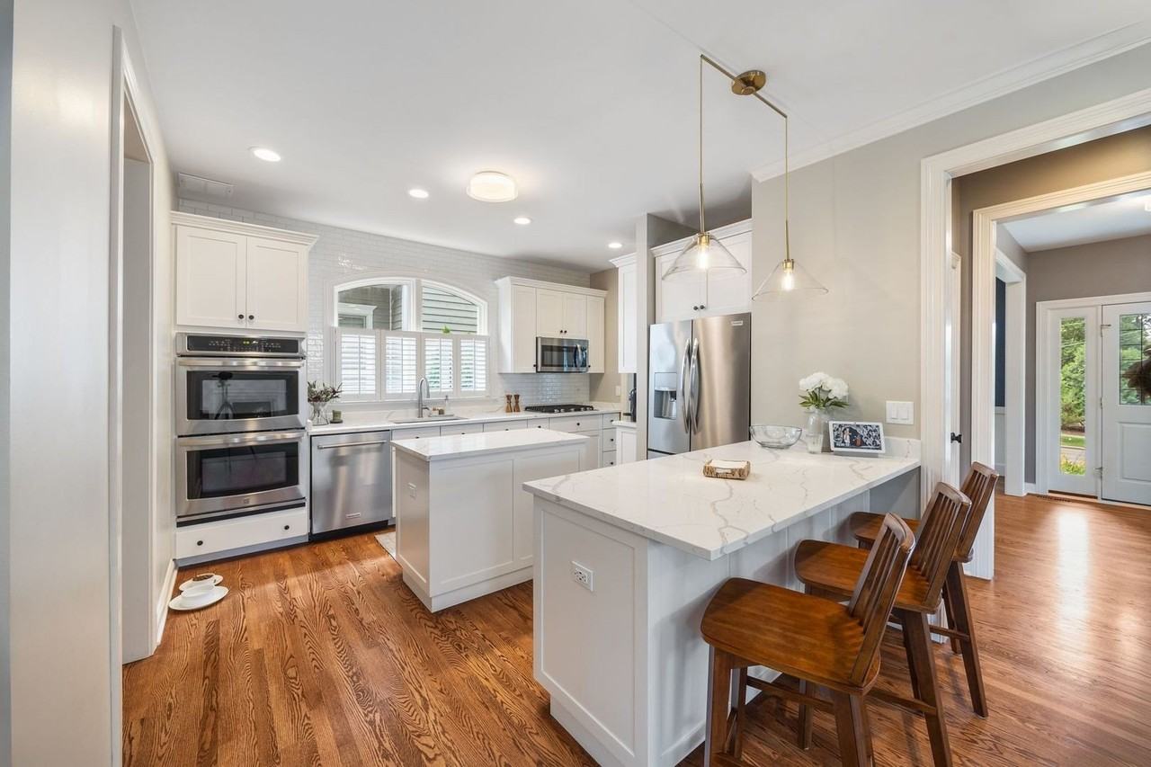 735 W 8th St - Photo 6 of 44