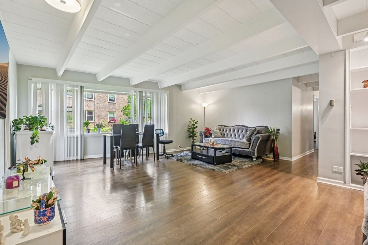 2142 W Rosemont Ave Apt 1a - Photo 2 of 15