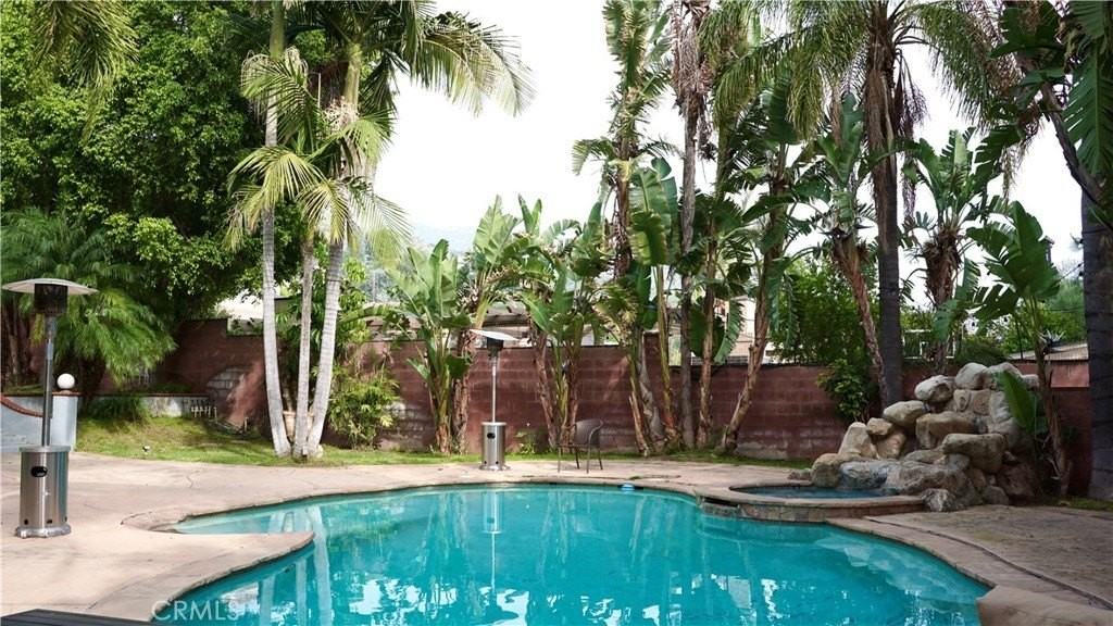 925 Sherlock Dr - Photo 5 of 32