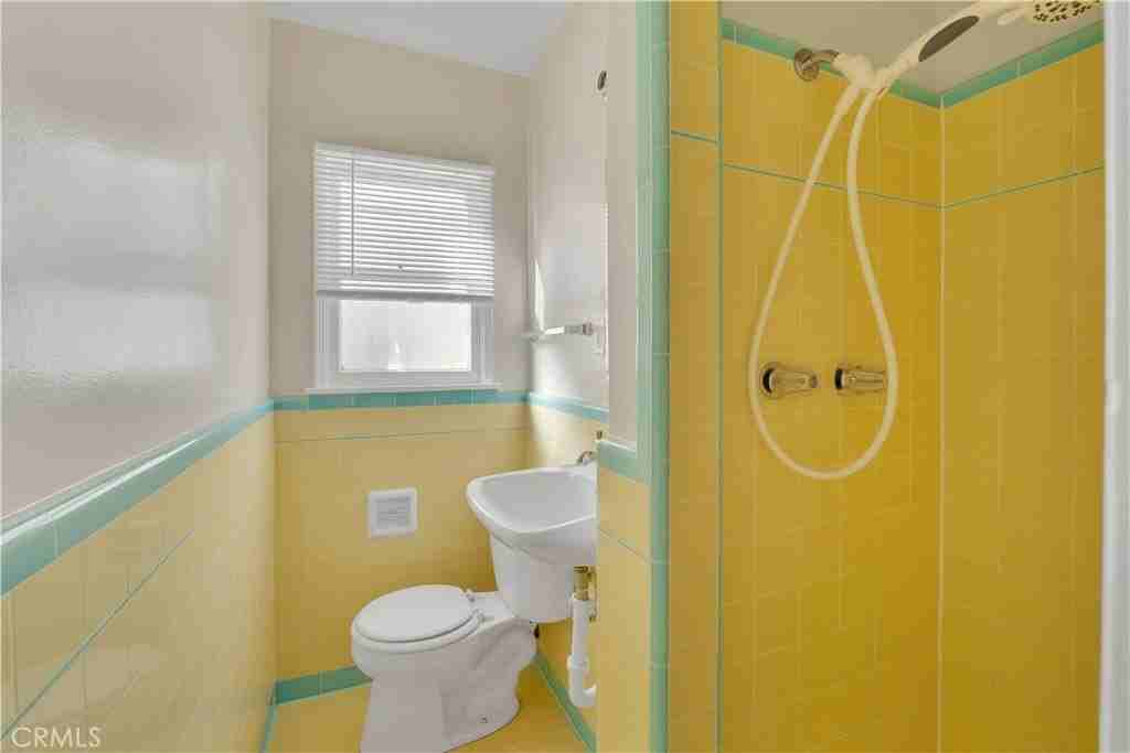 100 N 1st St #4 - Photo 5 of 6