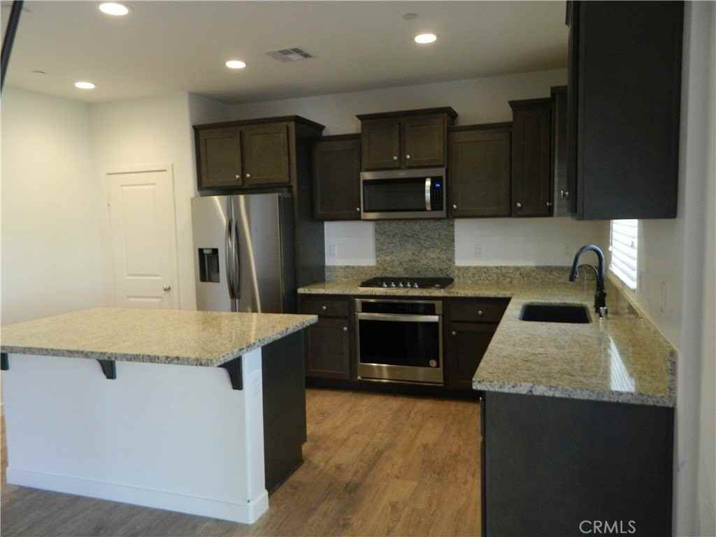 24231 Buckeye Ave - Photo 3 of 28