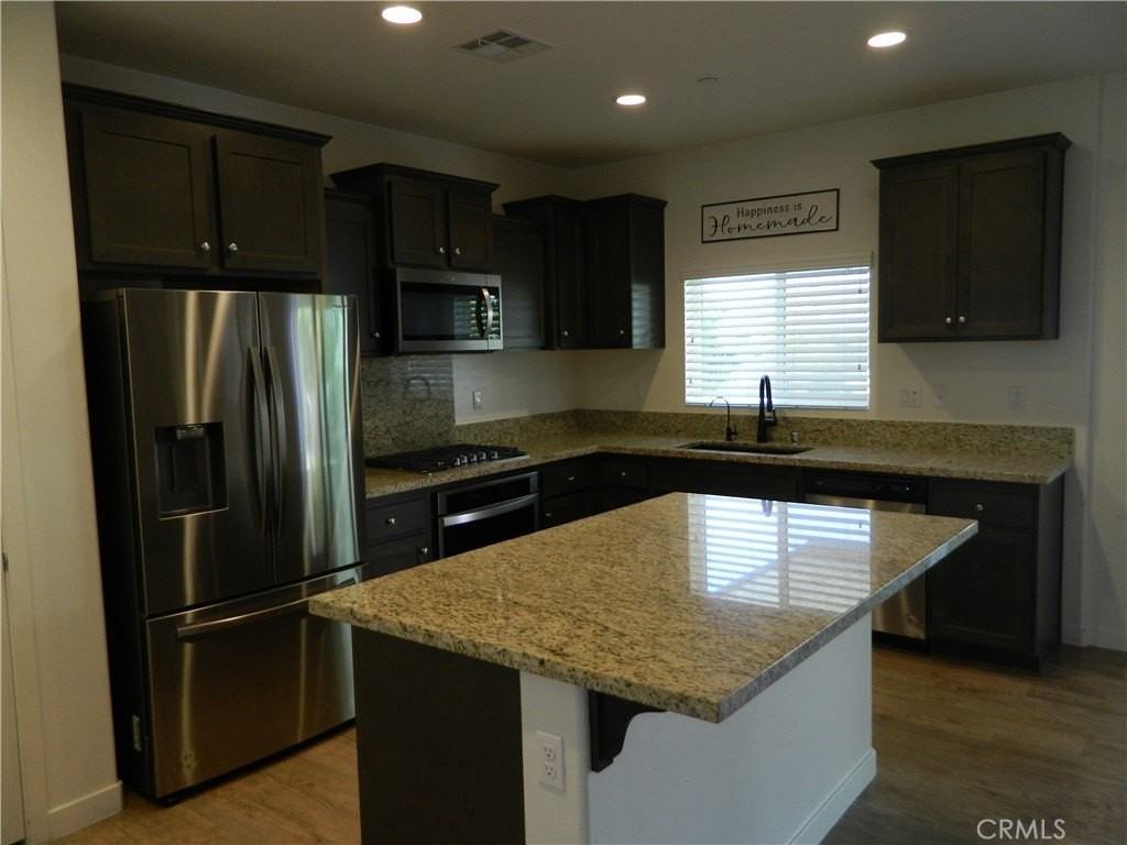 24231 Buckeye Ave - Photo 4 of 28