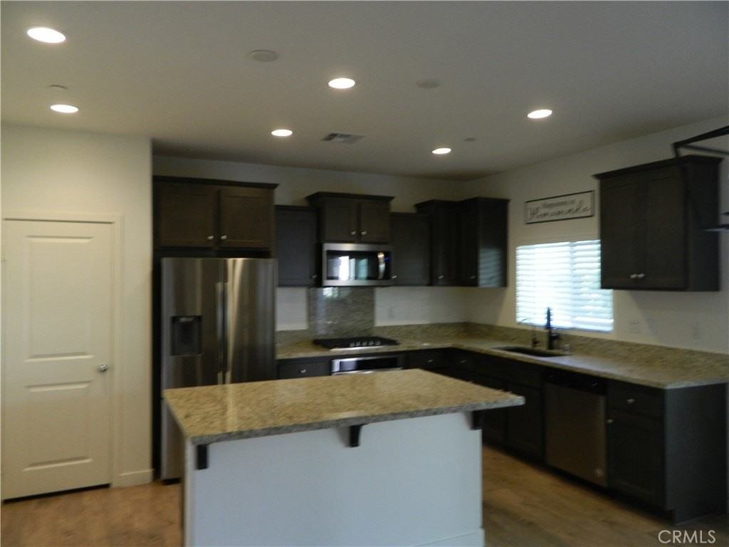 24231 Buckeye Ave - Photo 5 of 28