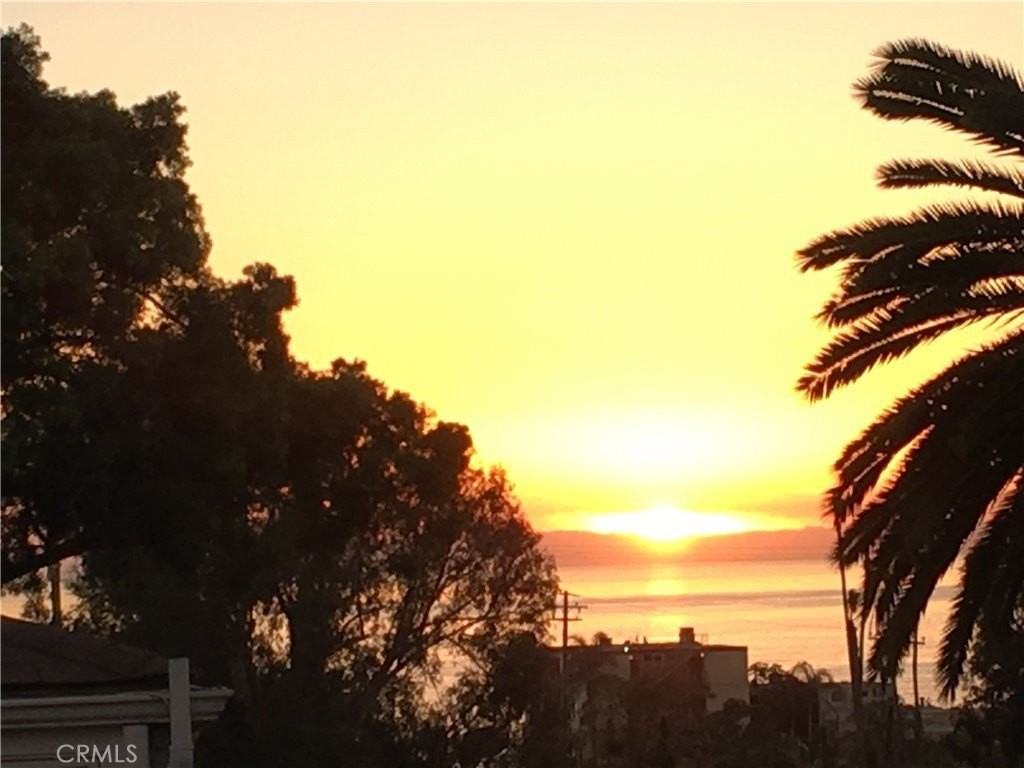 460 Saint Anns Dr - Photo 3 of 19