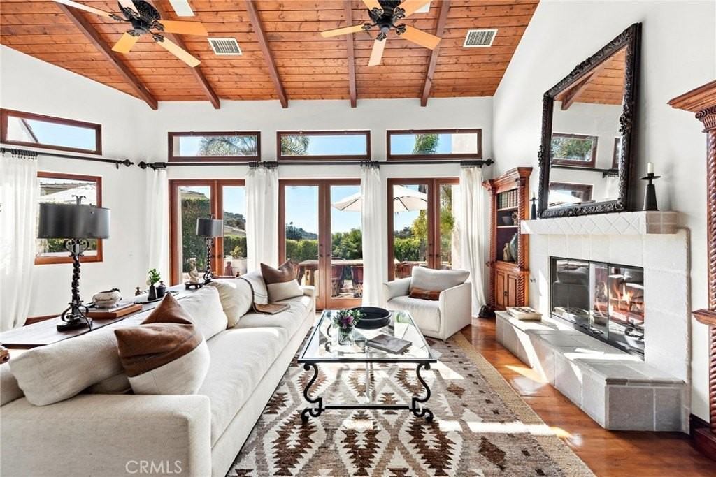 1280 Morningside Dr - Photo 5 of 47